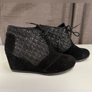 Toms black suede desert wedge ankle boots, size 5.5